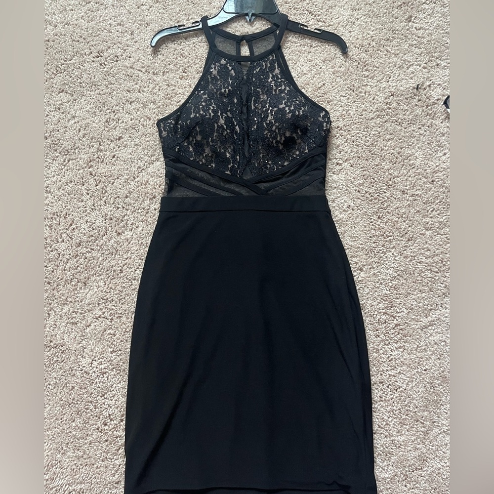 Morgan & Co. Elegant Black Lace Backless Dress